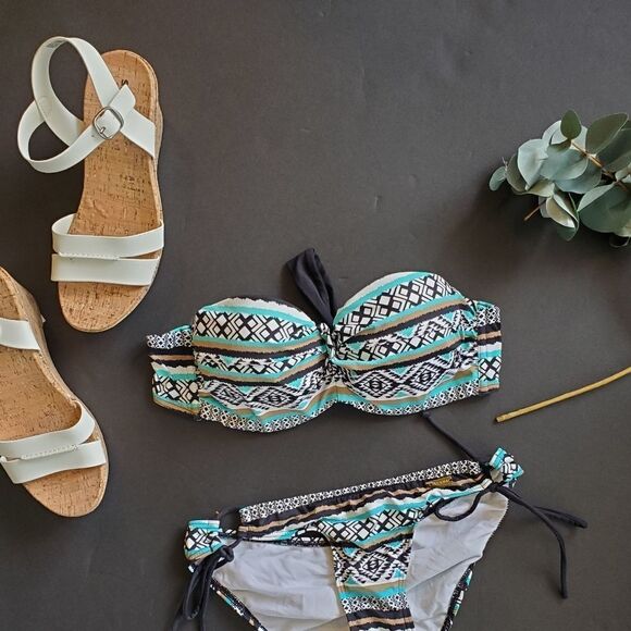 Venus Aztec Bikini Top - Picture 1 of 7